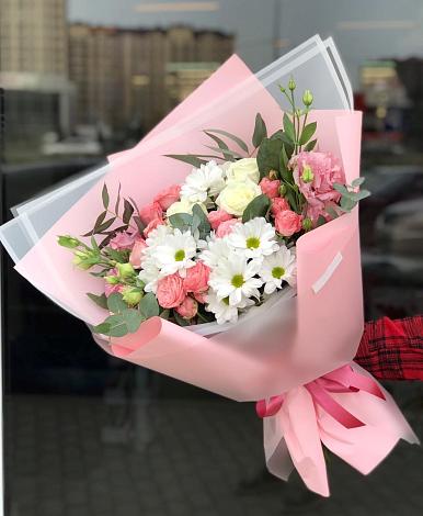 Букет цветов из: Розы, Лизиантусы и Хризантемы в Неверкино